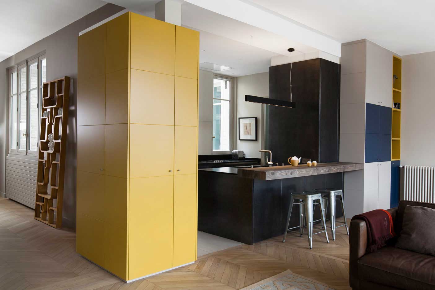 Modernisation d'une cuisine ouverte sur le séjour à Paris